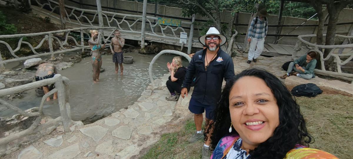 Aguas termales y parque de monos en el Pacífico — foto 1