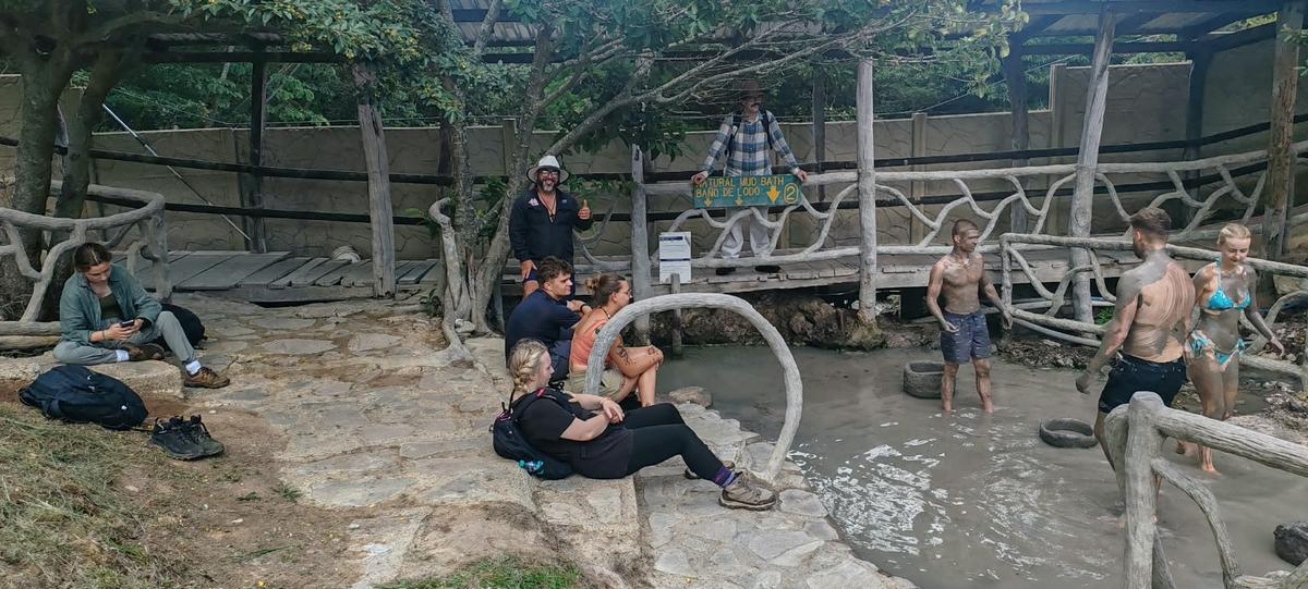 Aguas termales y parque de monos en el Pacífico — foto 3