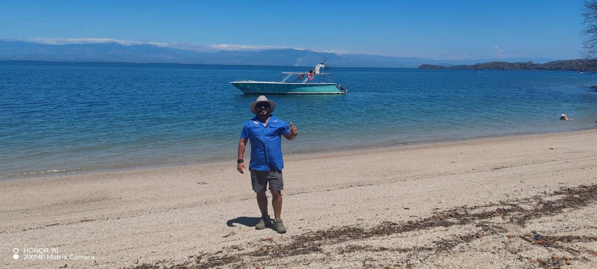 Foto de portada: Cabalgata por selva tropical hasta la playa del Pacífico